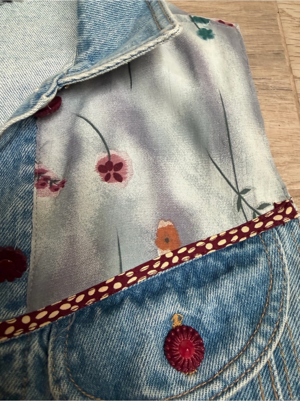 Vintage Women's Light Blue Denim Vest with Floral Embroidery - Picture 7 of 8
